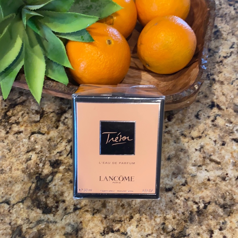 LANCÔME 30ml in box Tre’sor